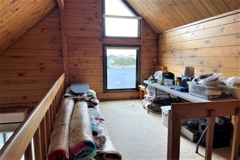 Photo of property in 1 Highlands Place, Highlands Park, New Plymouth, 4312