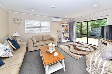 Photo of property in 1/78 Saint Annes Crescent, Wattle Downs, Auckland, 2103