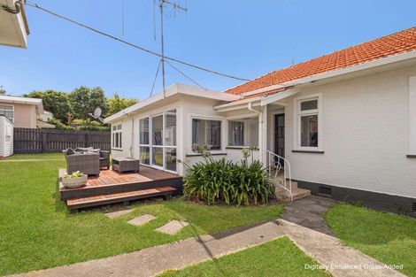 Photo of property in 64 Great North Road, Saint Johns Hill, Whanganui, 4500