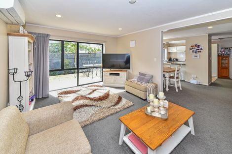 Photo of property in 1/78 Saint Annes Crescent, Wattle Downs, Auckland, 2103