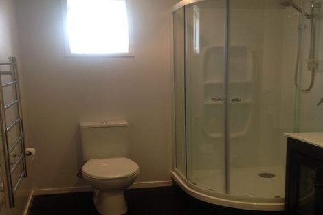 Photo of property in 2/17 Park Road, Glenfield, Auckland, 0629