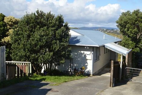 Photo of property in 146 Gloaming Hill, Titahi Bay, Porirua, 5022