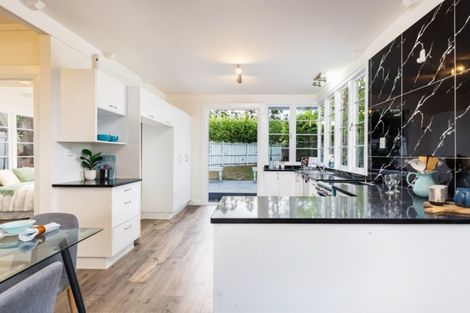 Photo of property in 1 Luckens Road, West Harbour, Auckland, 0618