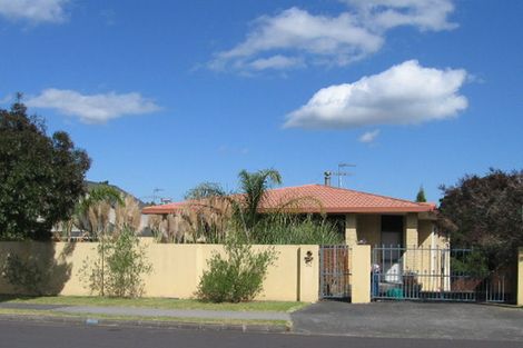 Photo of property in 52 Lagoon Way, West Harbour, Auckland, 0618