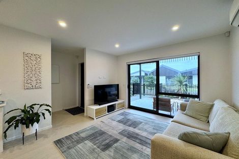 Photo of property in 14 Juniper Drive, Rosehill, Papakura, 2113