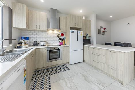 Photo of property in 9 Riroriro Close, Papakura, 2110