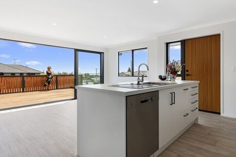 Photo of property in 82 Bert Wall Drive, Omokoroa, 3114