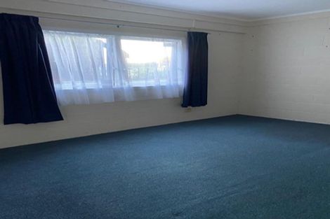 Photo of property in 2/16 Windermere Crescent, Blockhouse Bay, Auckland, 0600