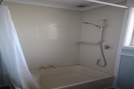 Photo of property in 42 Long Melford Road, Awapuni, Palmerston North, 4412