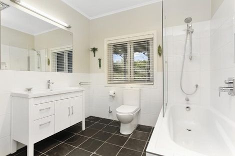 Photo of property in 249 Forest Hill Road, Waiatarua, Auckland, 0612