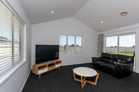 Photo of property in 53 Fernbrook Drive, Hurworth, New Plymouth, 4310