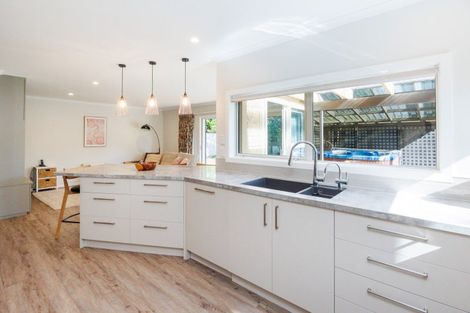 Photo of property in 12 Truscott Grove, Awapuni, Palmerston North, 4412