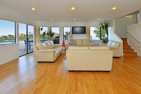 Photo of property in 136 Wiseley Road, West Harbour, Auckland, 0618