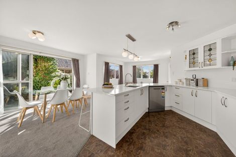 Photo of property in 31 Willowview Drive, Redwood, Christchurch, 8051