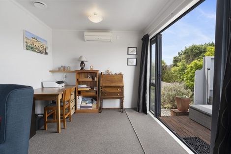 Photo of property in 33 Rutherford Drive, Waikanae Beach, Waikanae, 5036