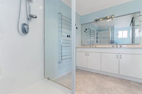 Photo of property in 65 Aviemore Drive, Highland Park, Auckland, 2010