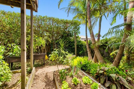 Photo of property in 1/73 Birkdale Road, Birkdale, Auckland, 0626
