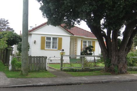 Photo of property in 15 Raymond Terrace, Fairfield, Lower Hutt, 5011