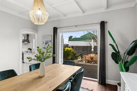 Photo of property in 15 Taradale Road, Marewa, Napier, 4110