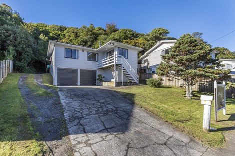 Photo of property in 48 Cardiff Crescent, Cannons Creek, Porirua, 5024