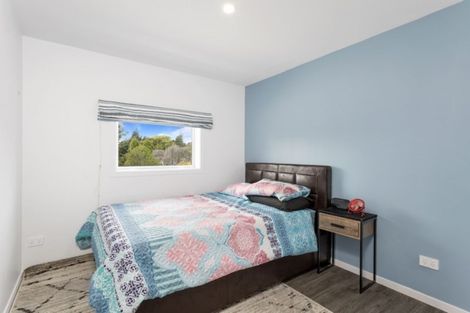 Photo of property in 52 Ayton Drive, Totara Vale, Auckland, 0629