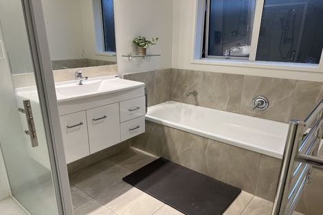 Photo of property in 24 Trauzer Place, Flagstaff, Hamilton, 3210