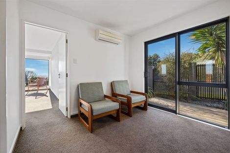 Photo of property in 92 Cannon Hill Crescent, Mount Pleasant, Christchurch, 8081