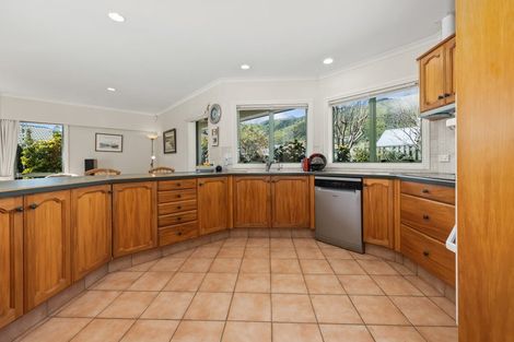 Photo of property in 16 Cranbrook Grove, Waikanae, 5036