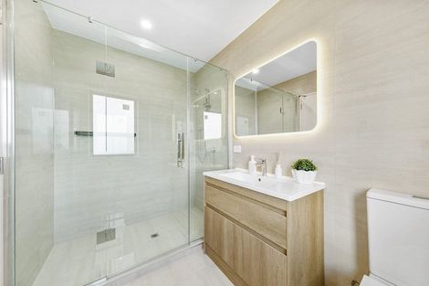 Photo of property in 63 Mcindoe Road, Kumeu, 0810