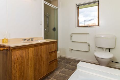 Photo of property in 2/8 Crowther Terrace, Waipahihi, Taupo, 3330