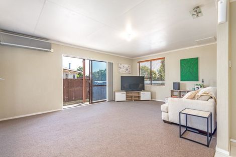 Photo of property in 12 Hillcrest Drive, Kelvin Grove, Palmerston North, 4414