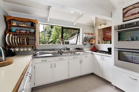 Photo of property in 256 Piha Road, Piha, New Lynn, 0772