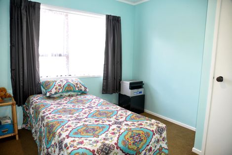 Photo of property in 166 Carnoustie Drive, Wattle Downs, Auckland, 2103