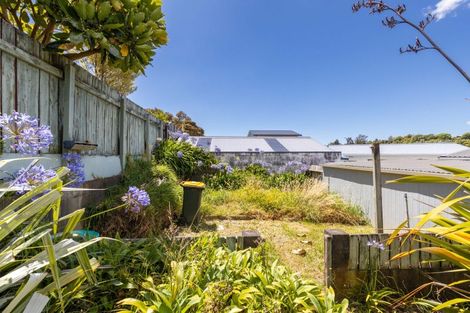 Photo of property in 2 Te Ngaere Place, Merrilands, New Plymouth, 4312