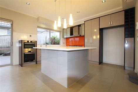 Photo of property in 8 Henriette Place, The Gardens, Auckland, 2105