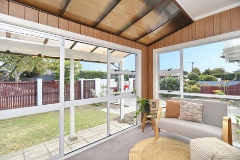 Photo of property in 25 Liverton Crescent, Bishopdale, Christchurch, 8053