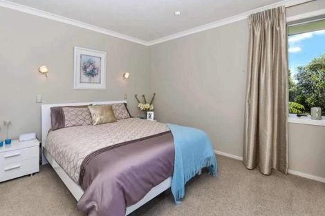 Photo of property in 1086 Beach Road, Torbay, Auckland, 0630