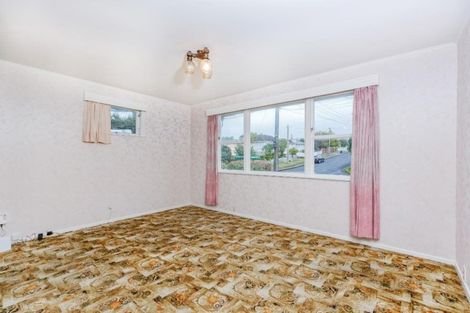 Photo of property in 9 Maunder Place, New Lynn, Auckland, 0600