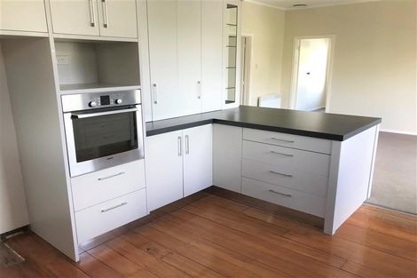 Photo of property in 28 Morley Street, New Plymouth, 4310