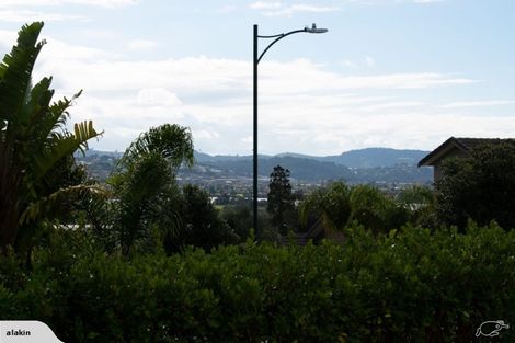 Photo of property in 18 Seamount Drive, Red Beach, 0932