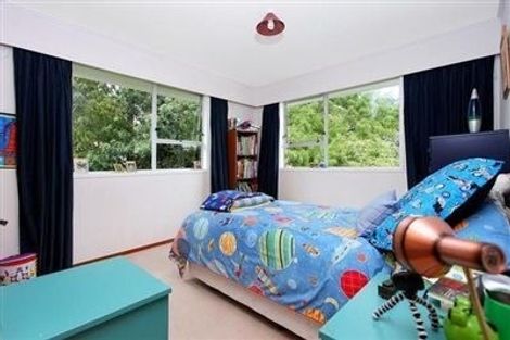 Photo of property in 15 Kerria Place, Sunnynook, Auckland, 0620