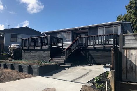 Photo of property in 2 Melba Street, Beach Haven, Auckland, 0626