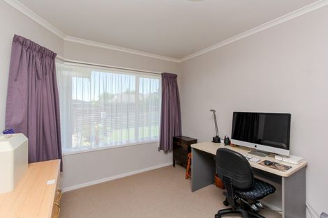 Photo of property in 18 Veale Road, Frankleigh Park, New Plymouth, 4310