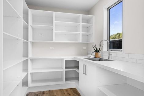 Photo of property in 98 Willowview Drive, Redwood, Christchurch, 8051