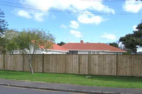 Photo of property in 47 Neil Avenue, Te Atatu Peninsula, Auckland, 0610