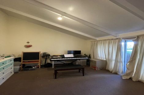 Photo of property in 6 Gloaming Place, Conifer Grove, Takanini, 2112