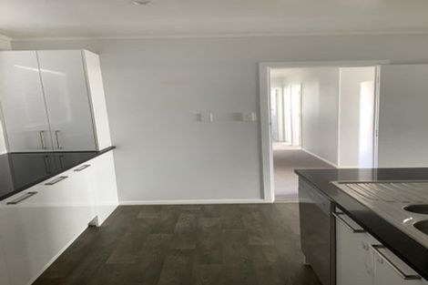 Photo of property in 1 Keats Place, Blockhouse Bay, Auckland, 0600