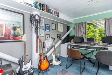 Photo of property in 36 Paturoa Road, Titirangi, Auckland, 0604