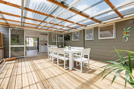 Photo of property in 77 Brian Crescent, Stanmore Bay, Whangaparaoa, 0932