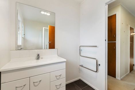 Photo of property in 2/5 Evelyn Place, Hillcrest, Auckland, 0627
